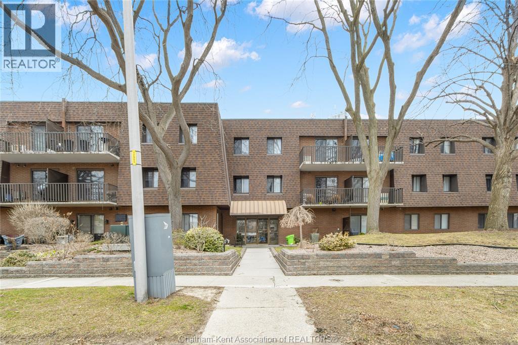 Single Family — 225 Campus Parkway, Chatham, Ontario