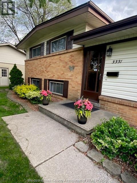 3331 Glenwood Avenue, Windsor — photograph 2