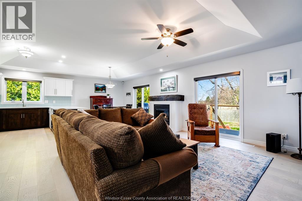 210 Dieppe Crescent, Kingsville — photograph 2