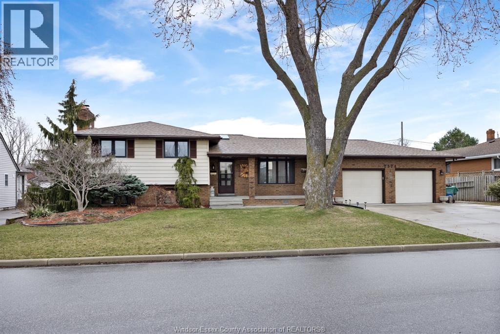 2374 Randolph Avenue, Windsor — primary photograph