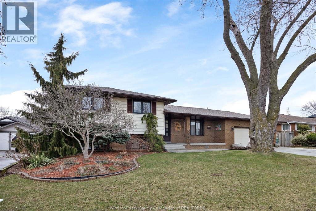 2374 Randolph Avenue, Windsor — photograph 2
