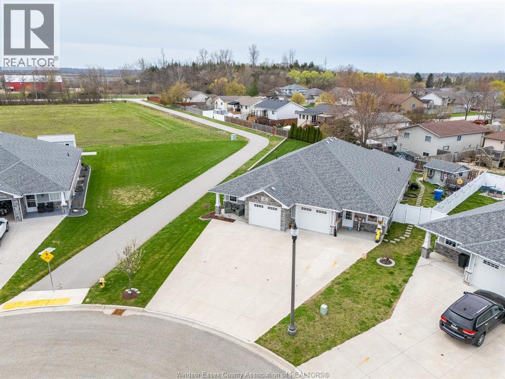 145 Meadowview Avenue, Amherstburg — photograph 3
