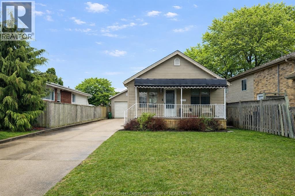 2579 Lloyd George Blvd, Windsor — primary photograph