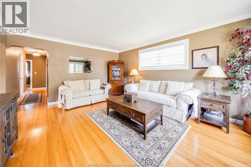 1347 Bernard Road, Windsor — photograph 3