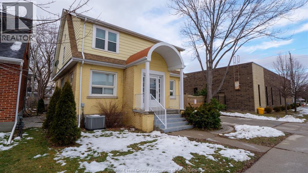 821-823 Villaire, Windsor — photograph 3