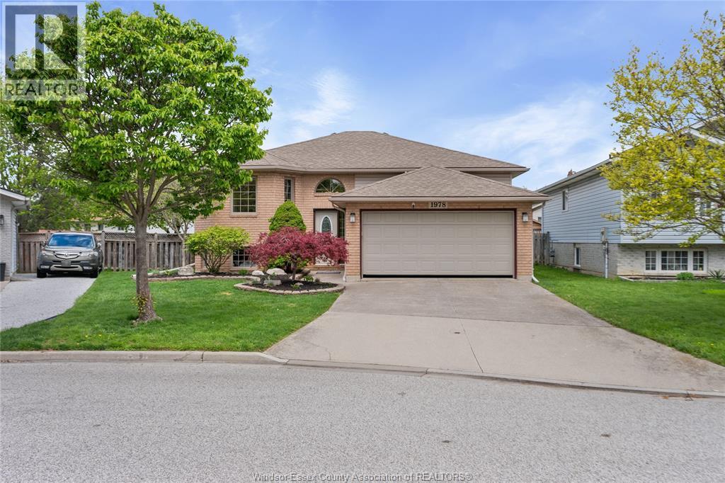 1978 Fuller Crescent, Windsor — photograph 2