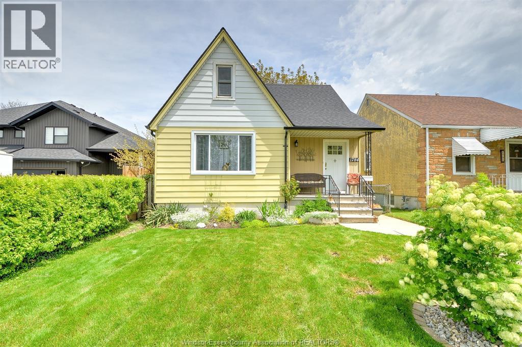 1784 Pierre Avenue, Windsor — photograph 2