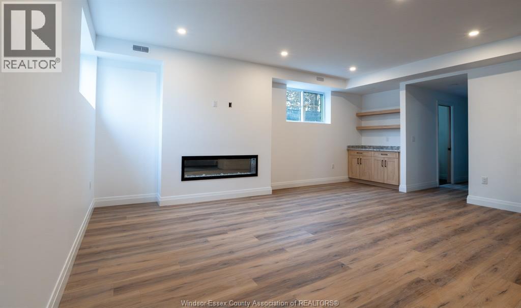 987 Ford Boulevard #2, Windsor — photograph 2