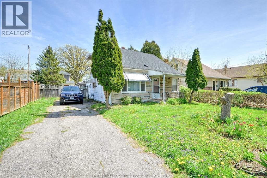 2354 Highland Avenue, Windsor — primary photograph