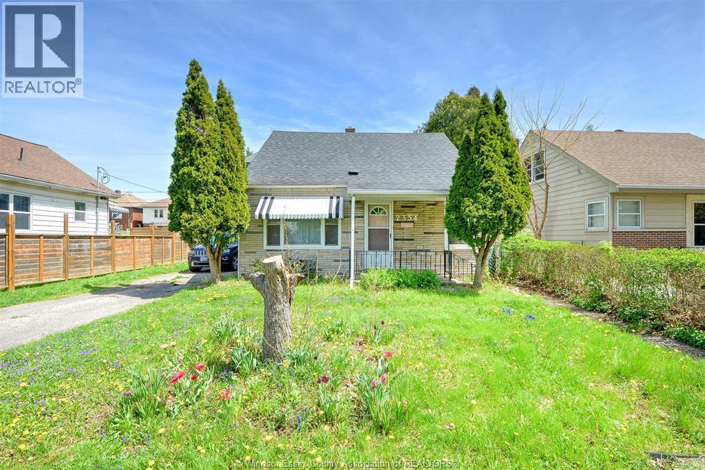 2354 Highland Avenue, Windsor — photograph 2