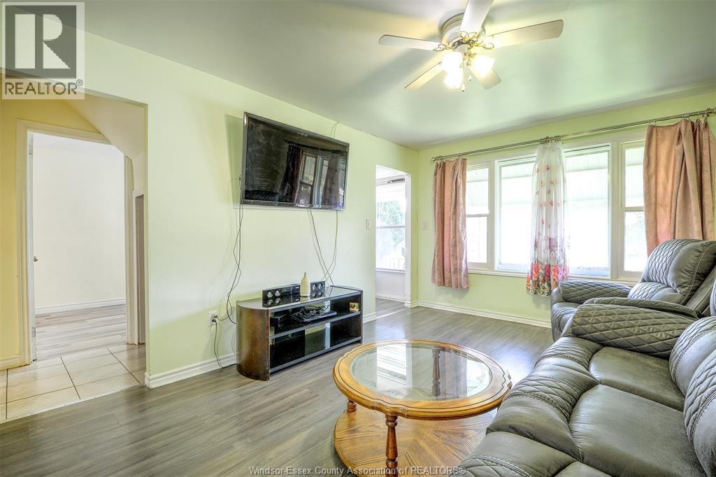 2354 Highland Avenue, Windsor — photograph 3