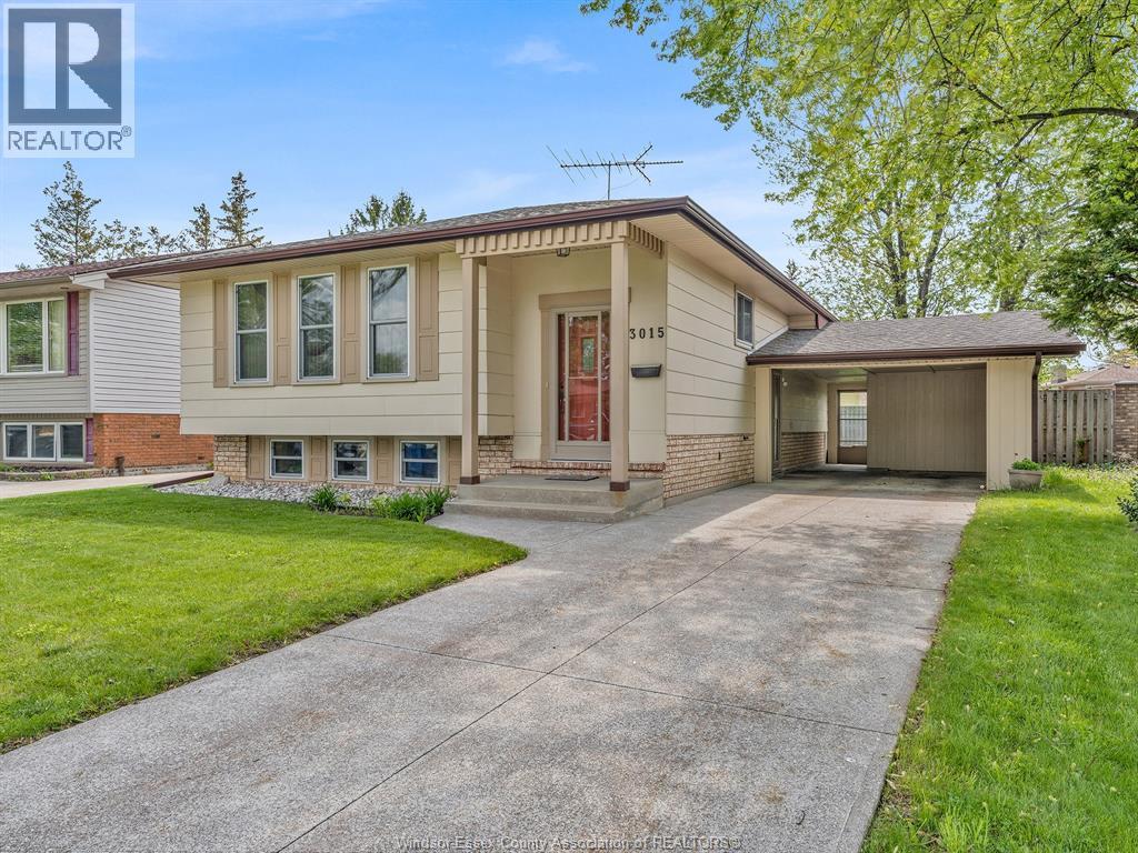 3015 Apple Lane, Windsor — primary photograph
