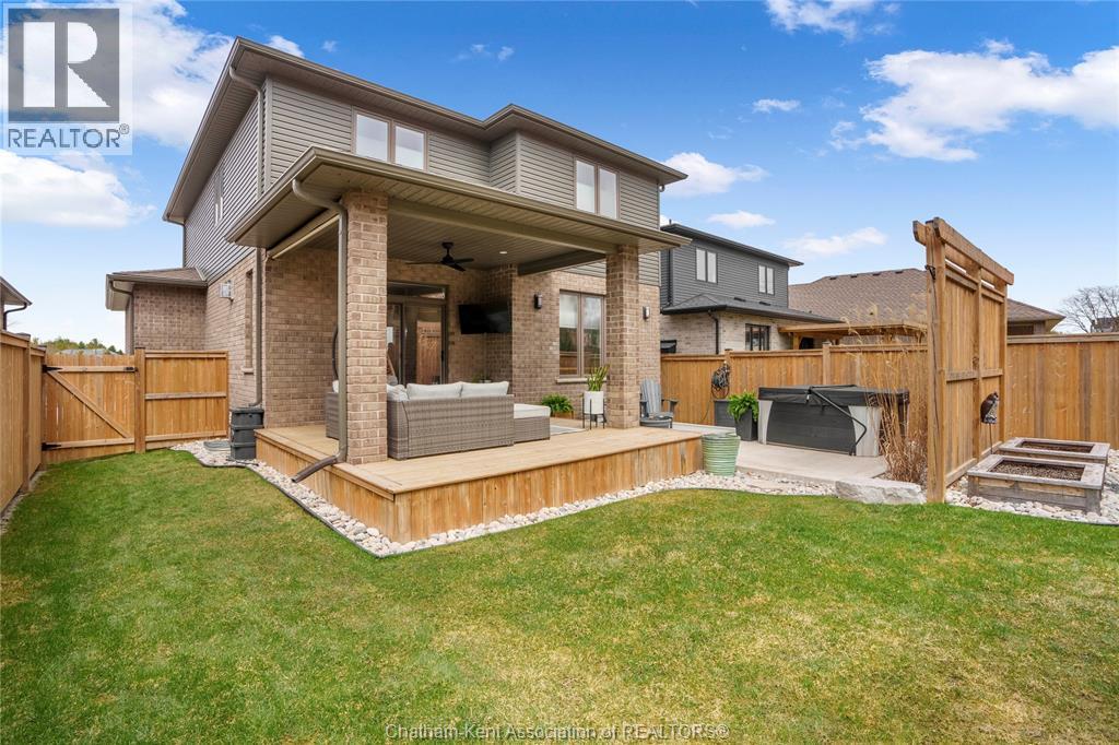 2209 Linkway Boulevard, London — photograph 2