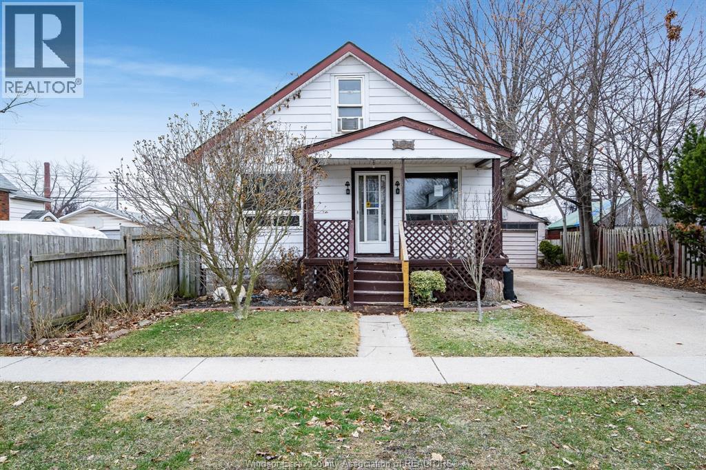 1541 Albert, Windsor — primary photograph