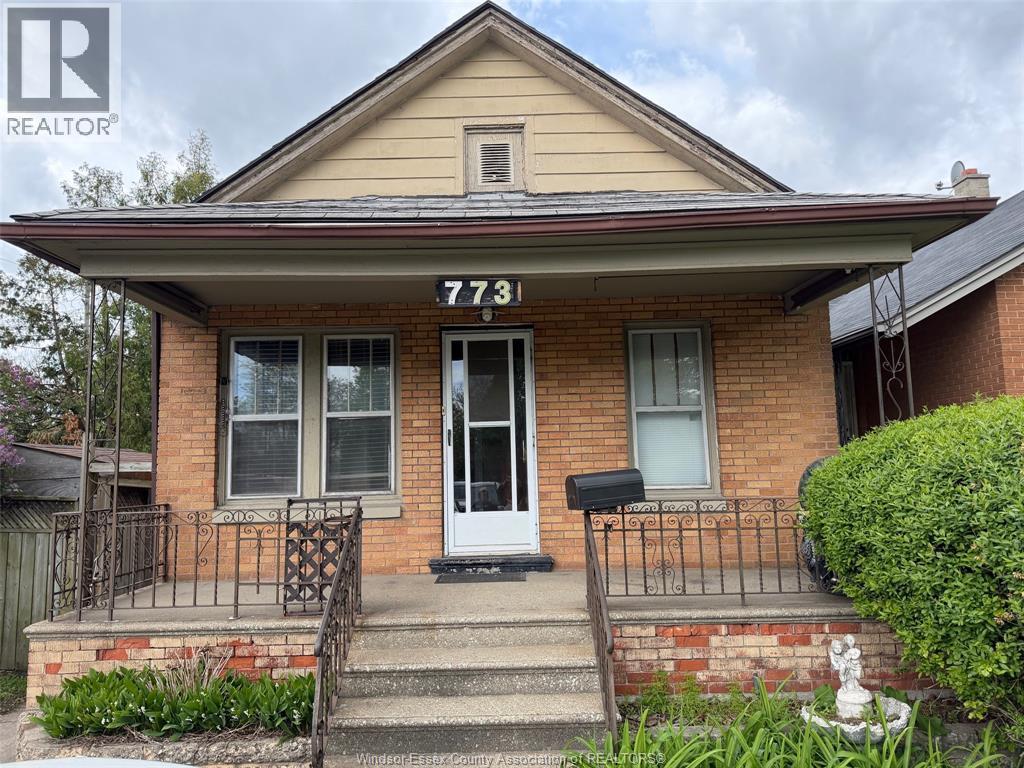 773 Glengarry Avenue, Windsor — photograph 2