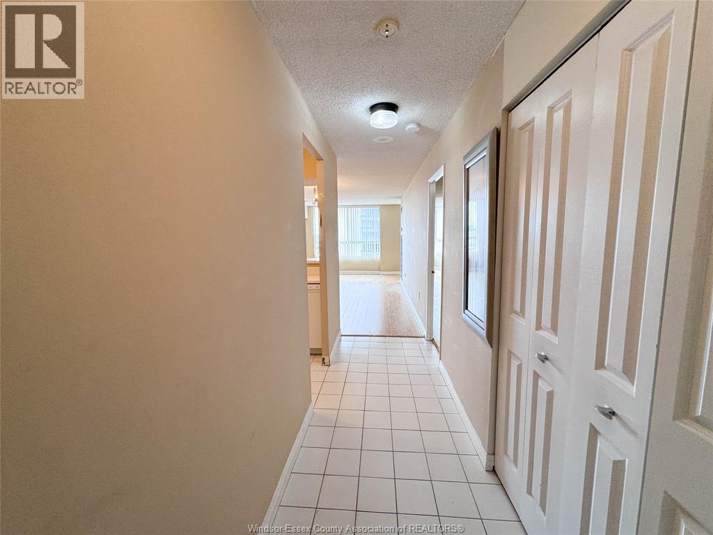 75 Riverside Drive #406, Windsor — photograph 2