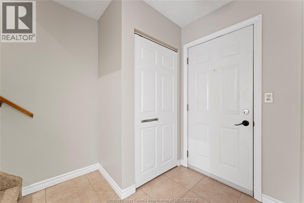 5513 Coronation, Windsor — photograph 3