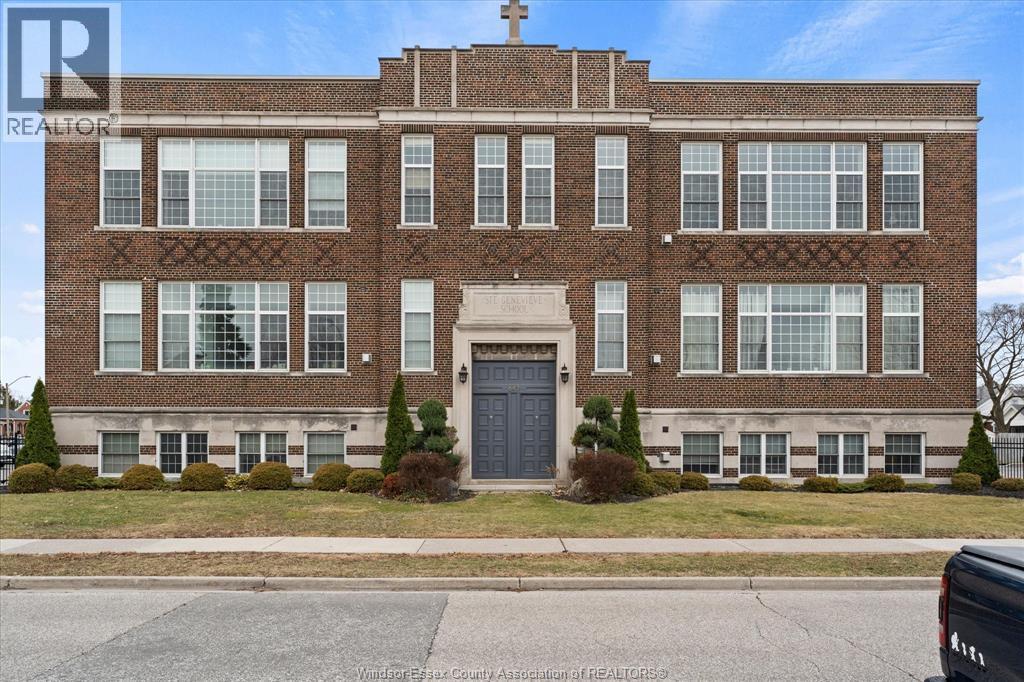 647 Irvine #303, Windsor — primary photograph