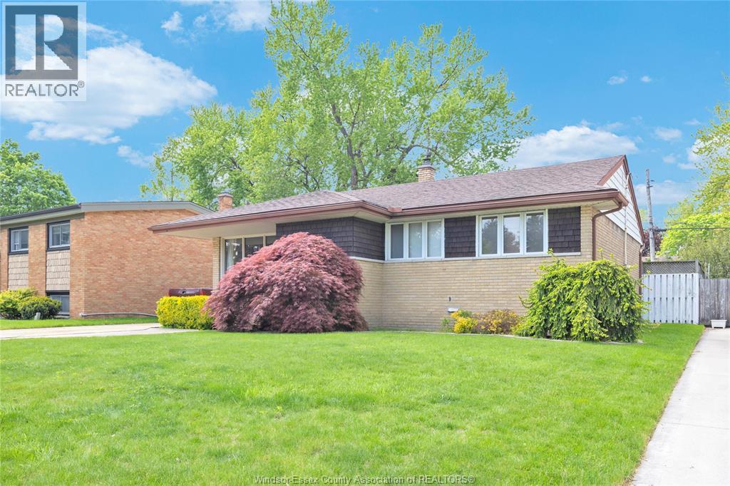 855 Greendale, Windsor — primary photograph