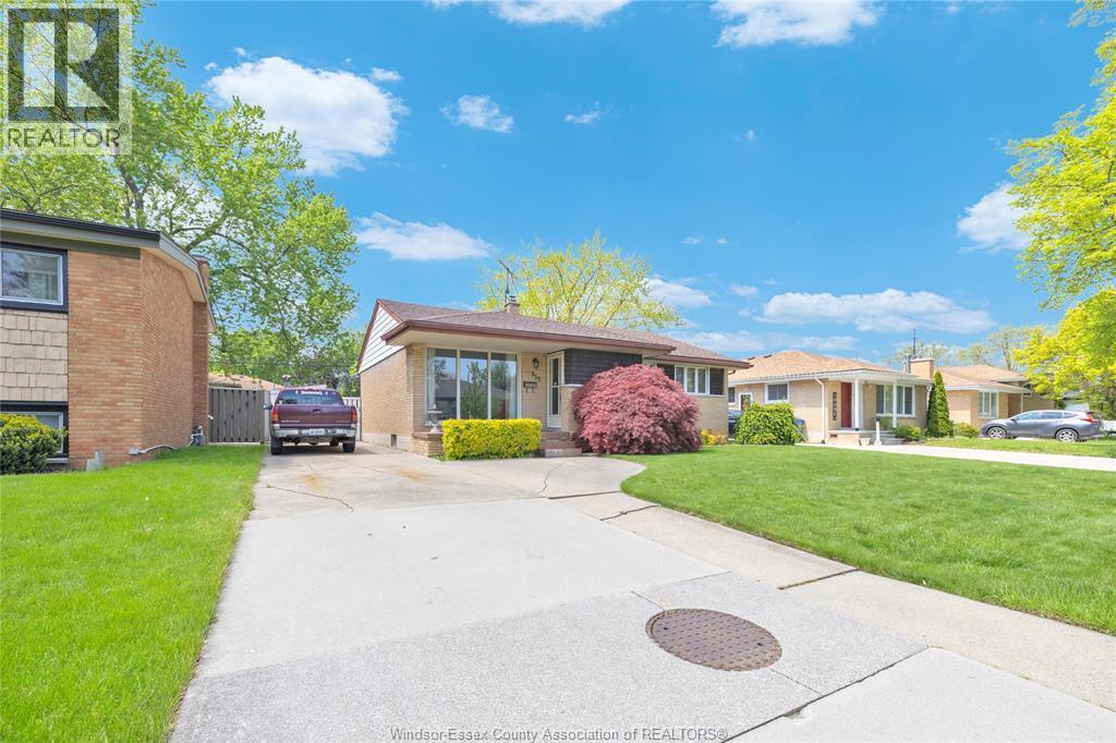 855 Greendale, Windsor — photograph 3