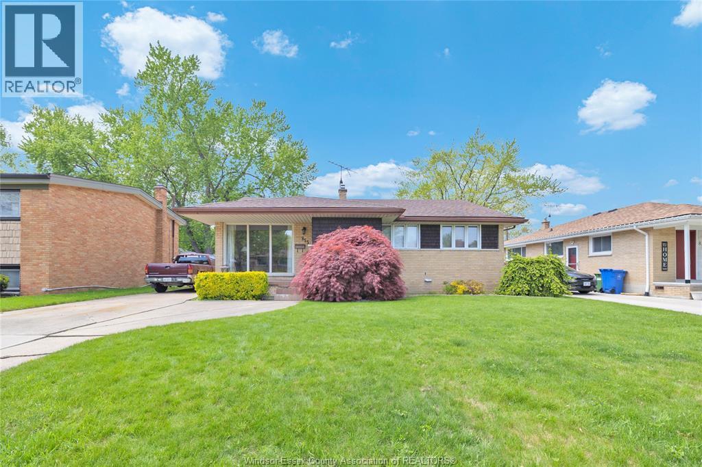 855 Greendale, Windsor — photograph 2