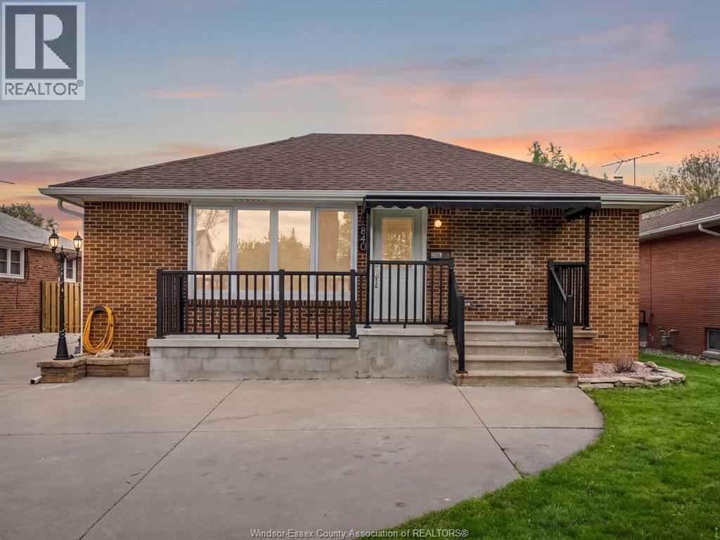 840 Rossini Boulevard, Windsor — primary photograph