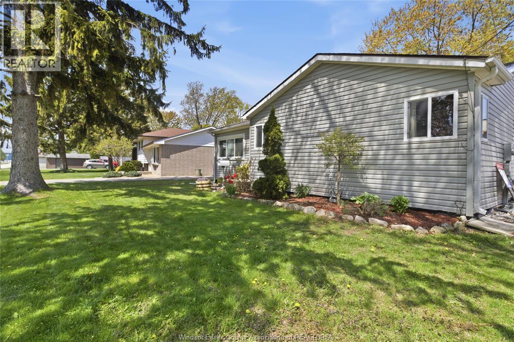 240 Lakeview Avenue, Kingsville — photograph 3