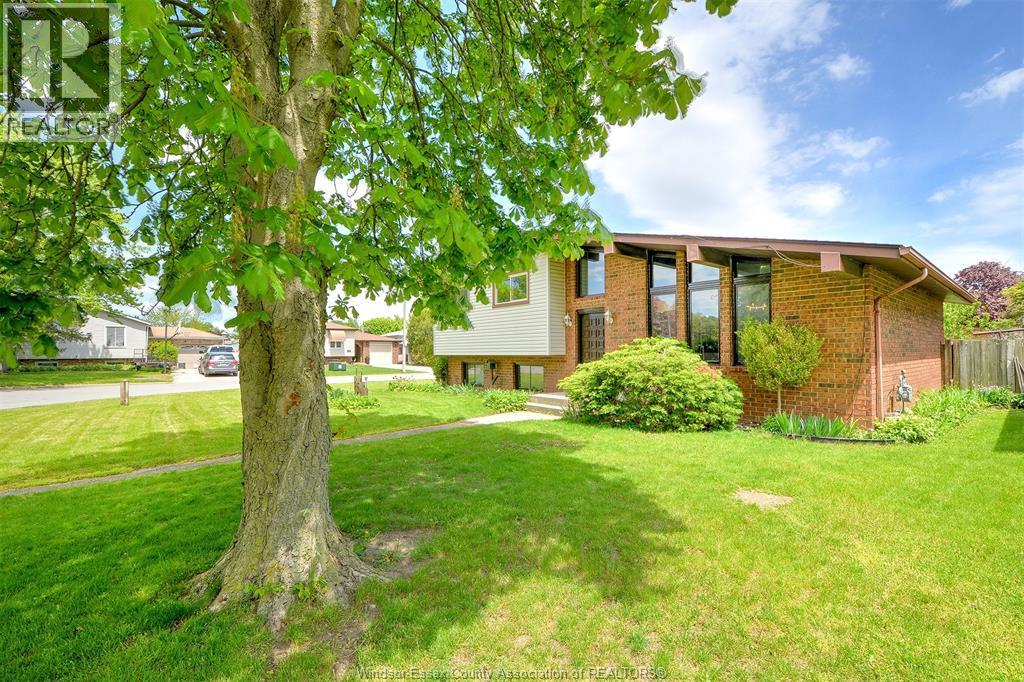 204 Pearson Drive, Harrow — photograph 3