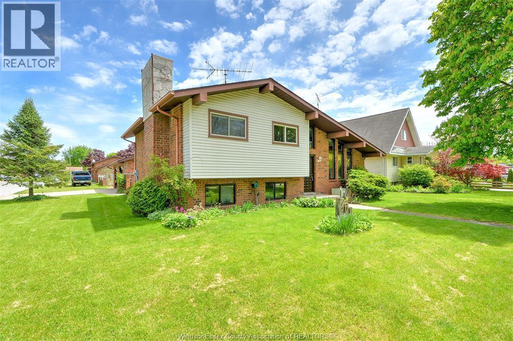 204 Pearson Drive, Harrow — photograph 2