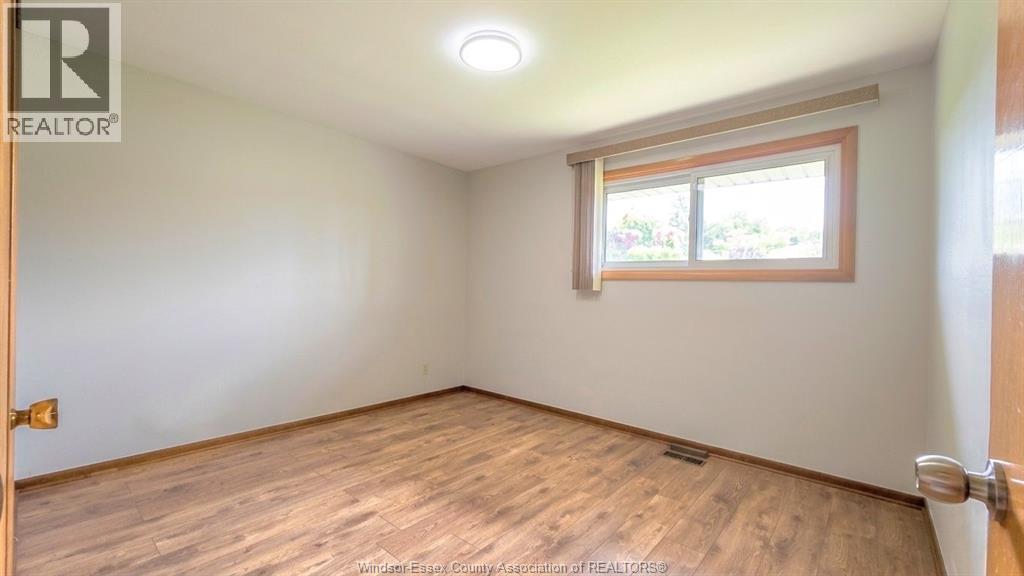 1535 St Patrick's Avenue #MAIN UNIT, Windsor — photograph 2