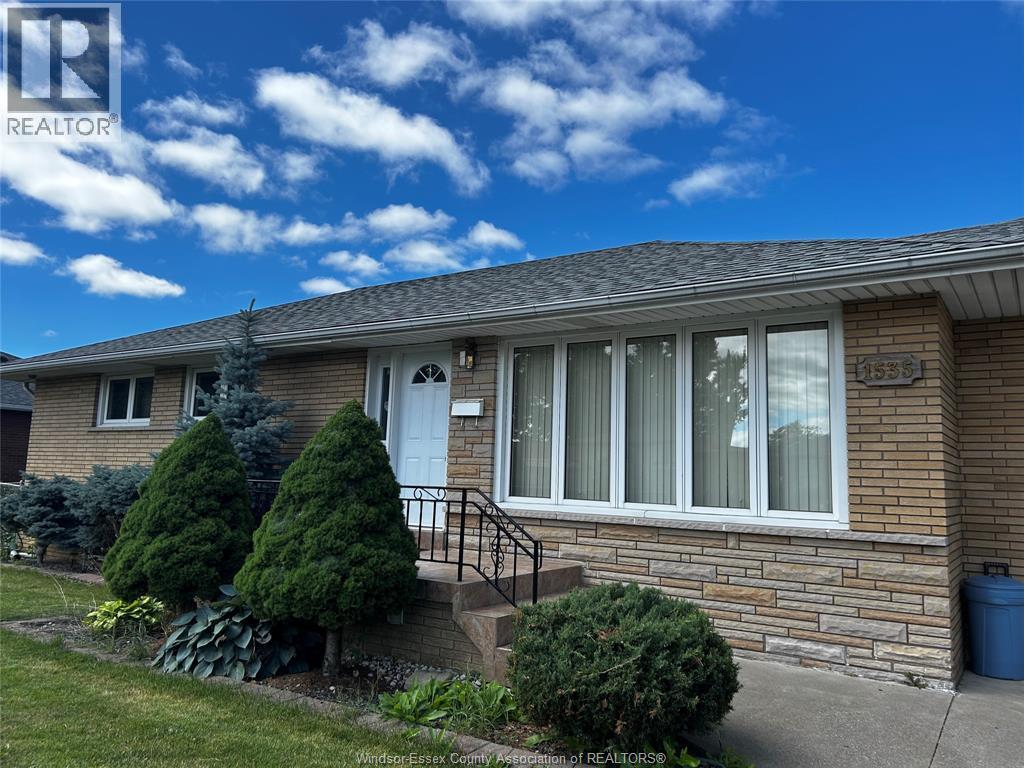 1535 St Patrick's Avenue #MAIN UNIT, Windsor — primary photograph