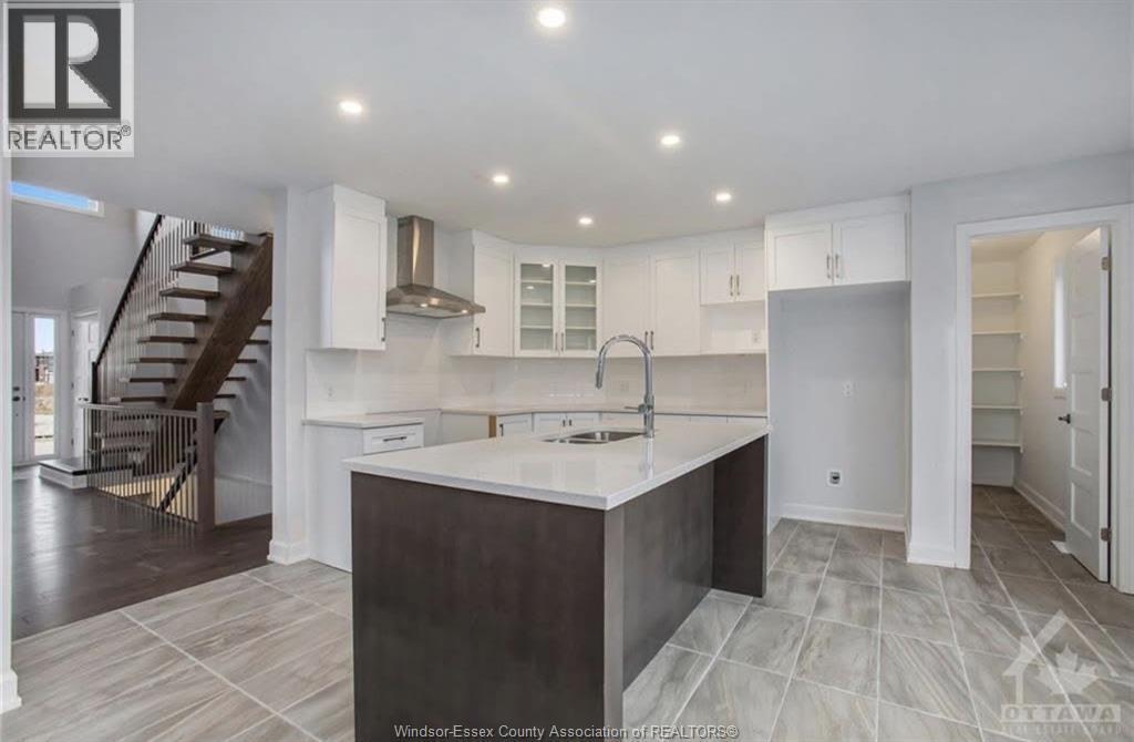 576 Chambord Street, Wendover — photograph 2