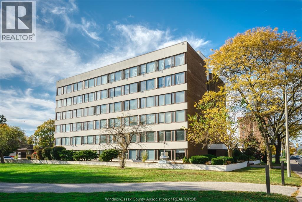 2144 Pelissier #402, Windsor — primary photograph
