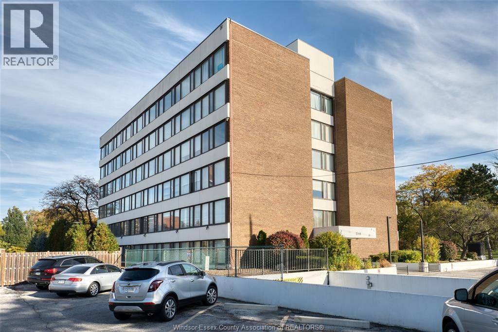 2144 Pelissier #402, Windsor — photograph 2
