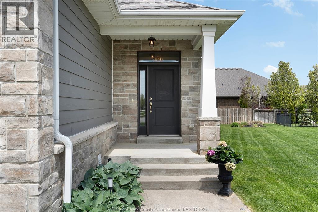 65 Robin Court, Kingsville — photograph 3