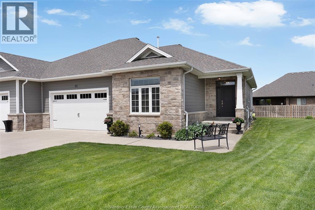 65 Robin Court, Kingsville — photograph 2