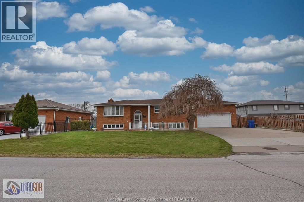 1455 St. Clair Avenue, Windsor — photograph 2