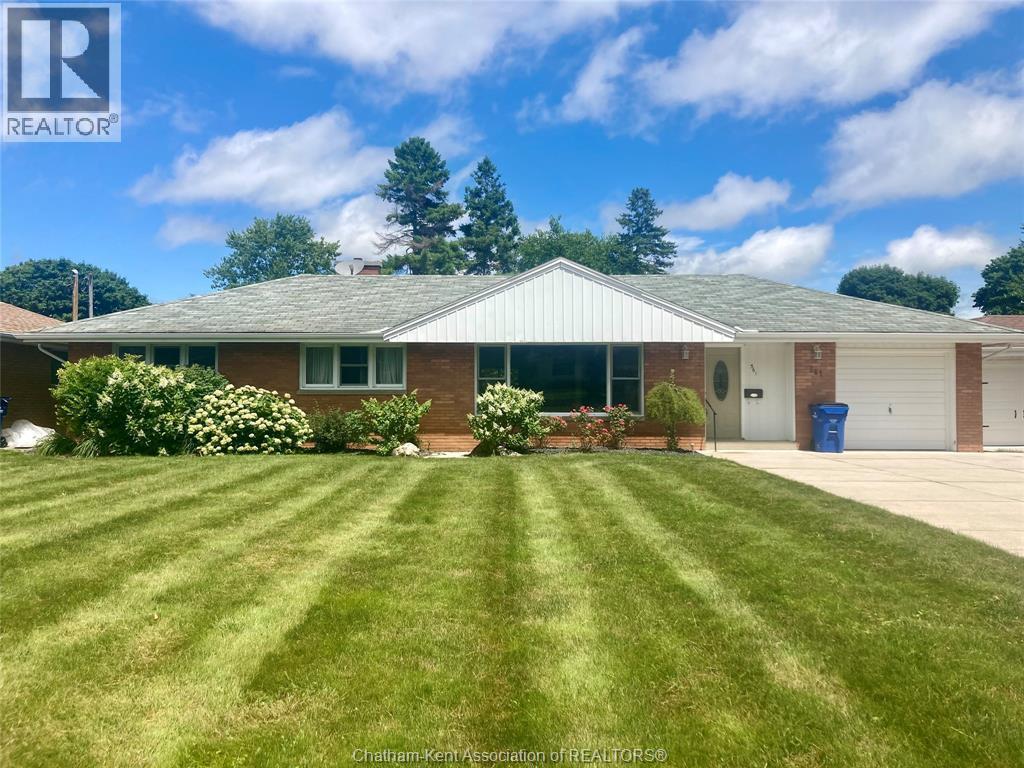 Single Family — 561 Lacroix Street, Chatham, Ontario