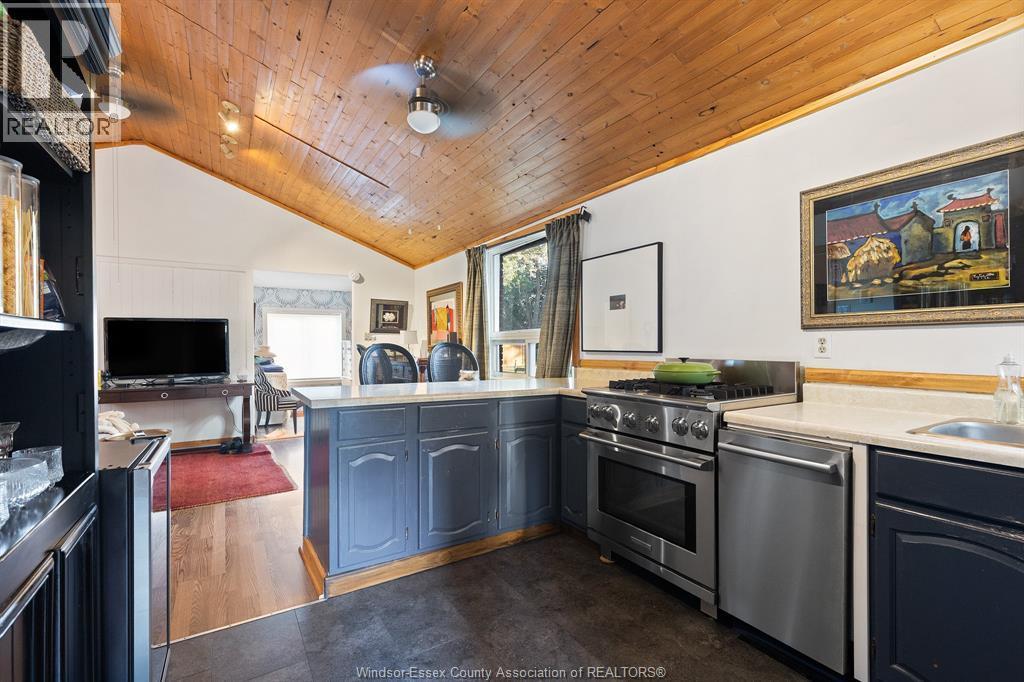 125 Crystal Lane, Harrow — photograph 2