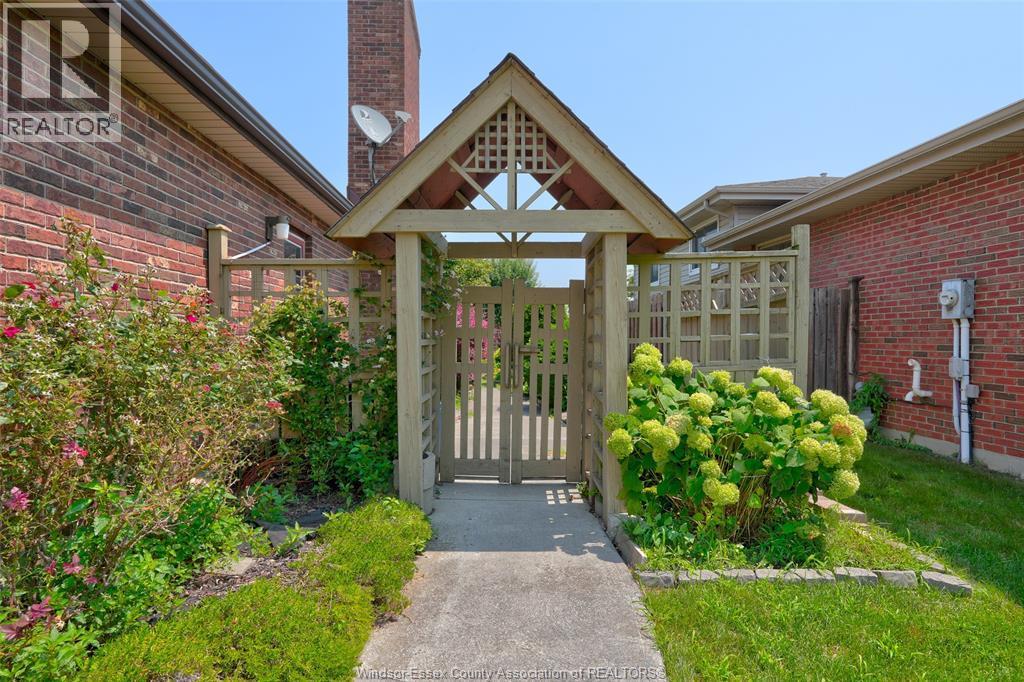 2036 Lesperance Road, Tecumseh — photograph 3