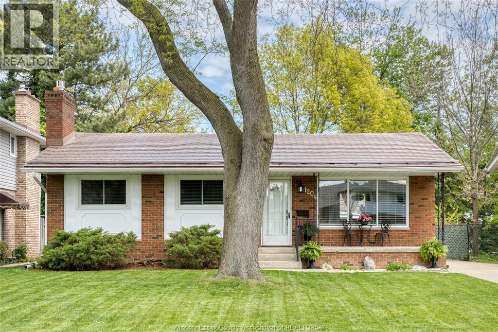 1204 Sumach, Windsor — primary photograph