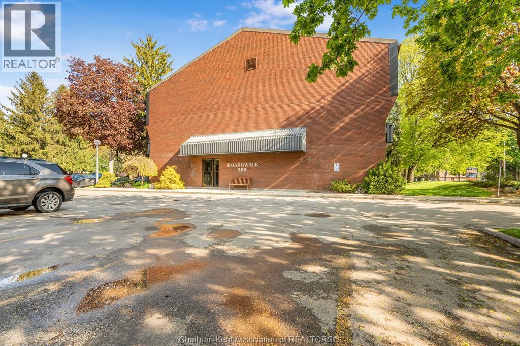 Single Family — 202 Campus Parkway, Chatham, Ontario