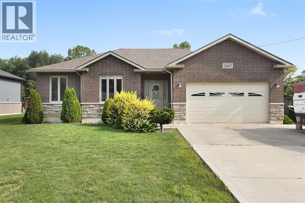 21107 McLean Road, Wheatley — photograph 2