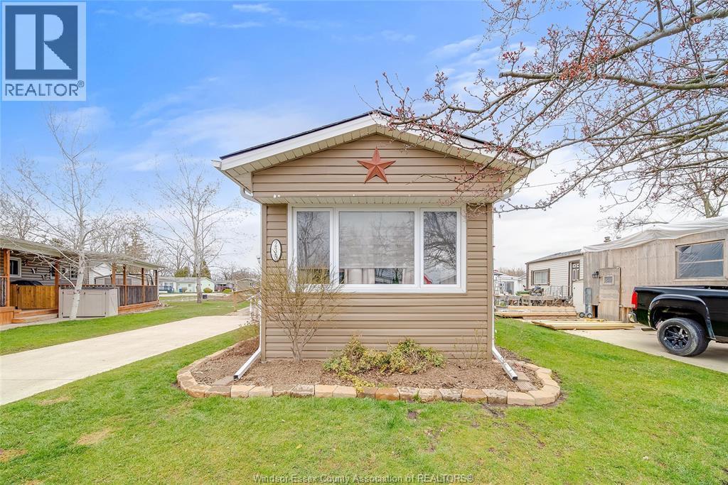 235 David Court, Essex — photograph 2