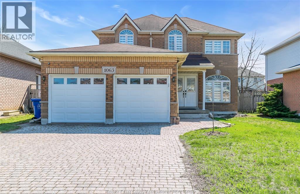 1063 Peach Blossom Crescent, Windsor — photograph 2