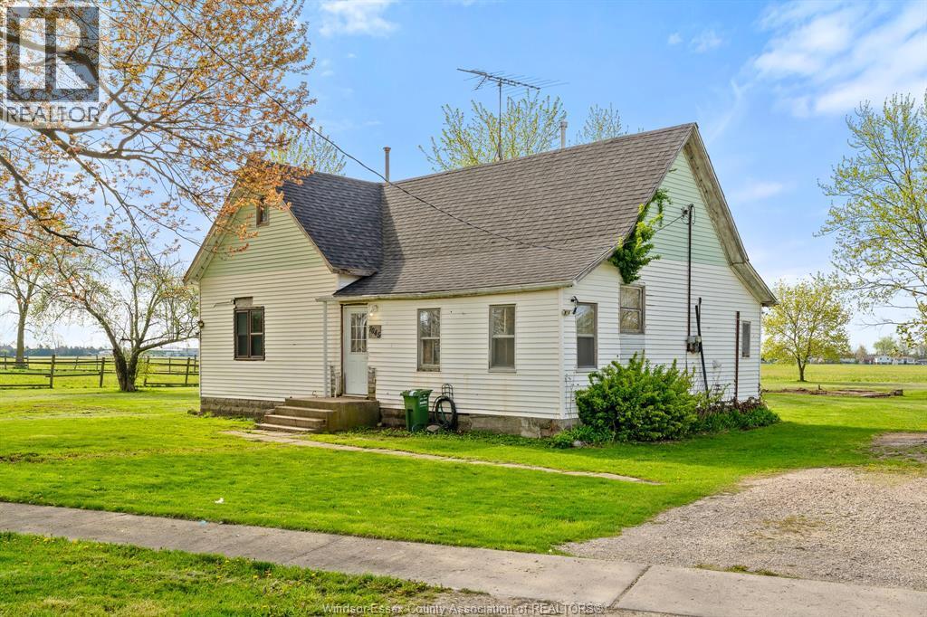 Single Family — 7045 Ford Street, Comber, Ontario