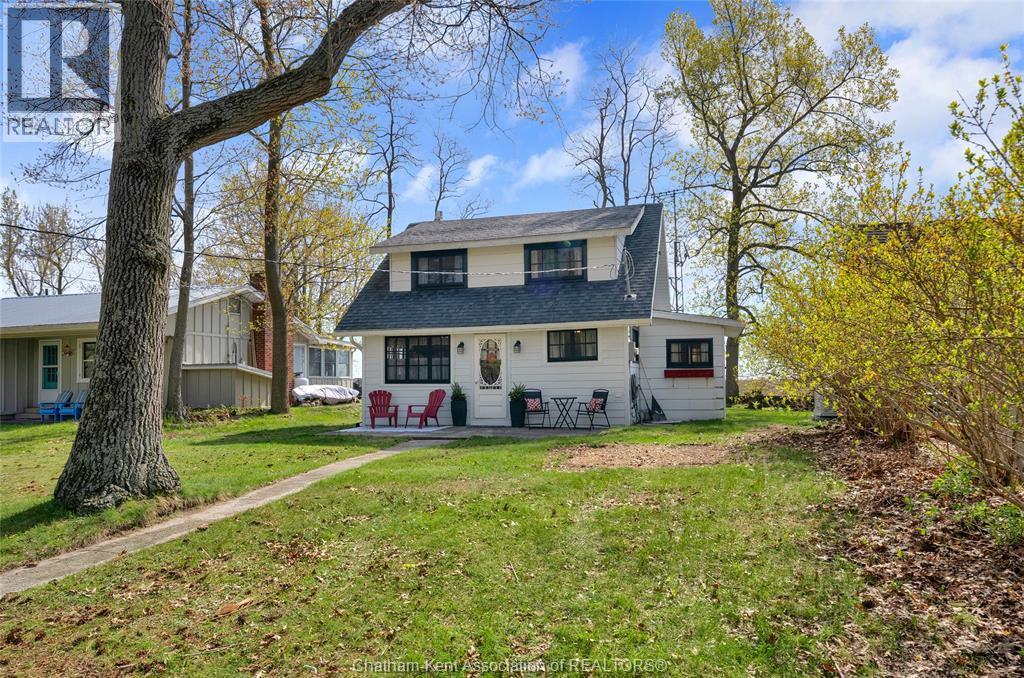 Single Family — 17498 Lakeshore Road, Rondeau Park, Ontario