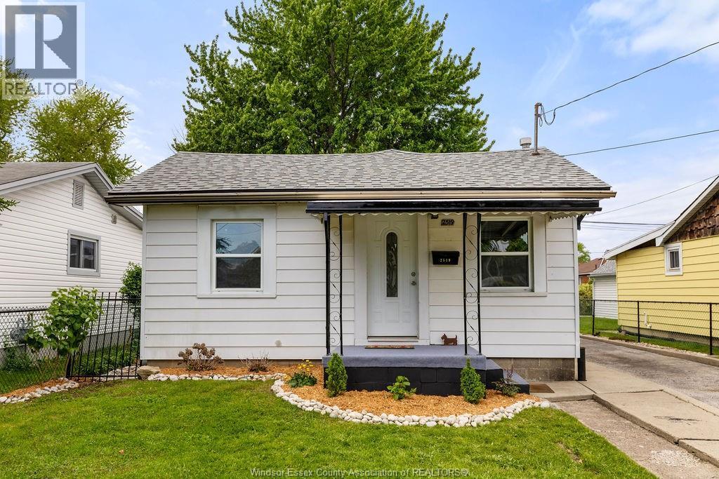 2519 Pillette, Windsor — primary photograph