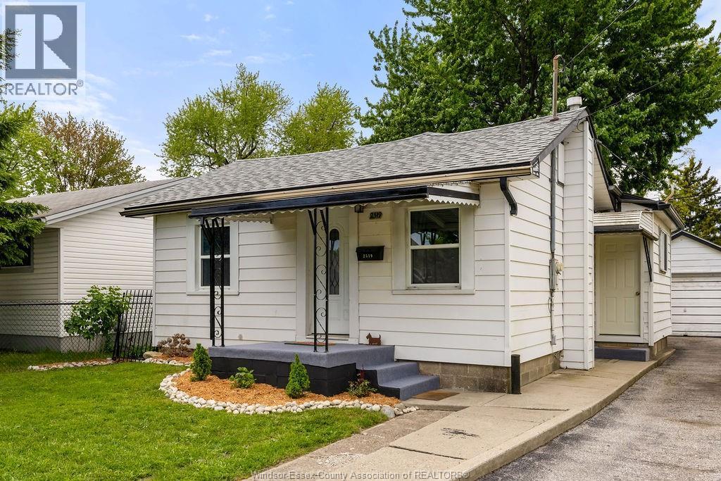 2519 Pillette, Windsor — photograph 3