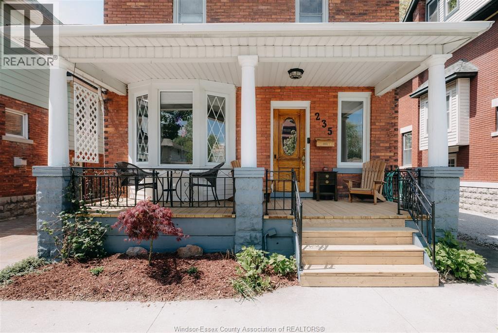 235 Oak Avenue, Windsor — photograph 2